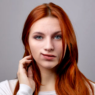 Mujer con debilidad muscular facial